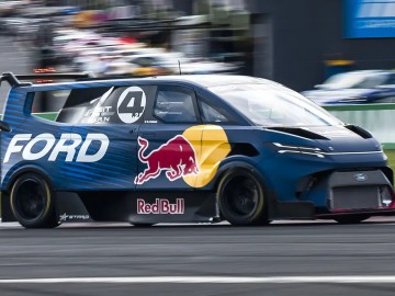 Ford Transit SuperVan 4.2 szybszy od Porsche i Corvette